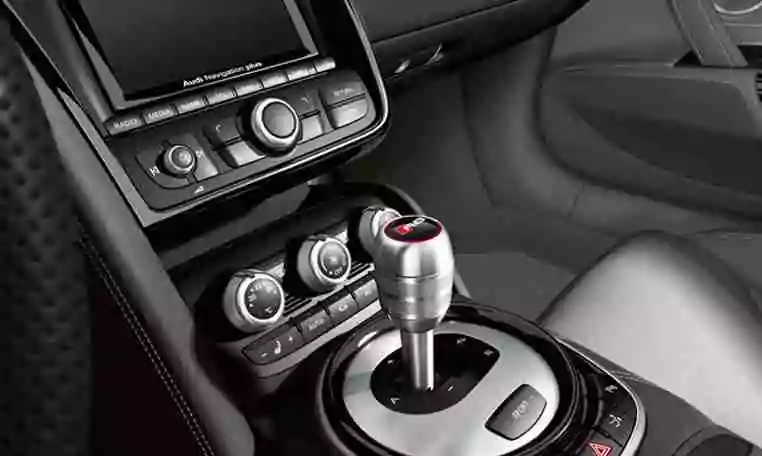 Ride A Audi R8 Spyder Dubai Airport 