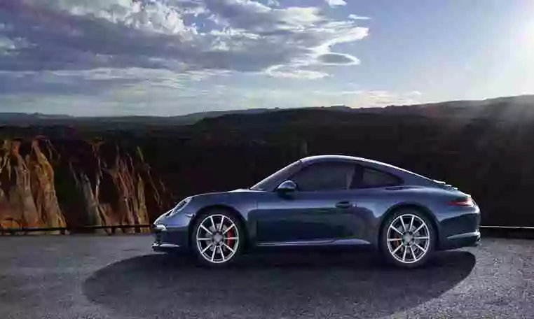 Drive A Porsche 911 Carrera S In Dubai
